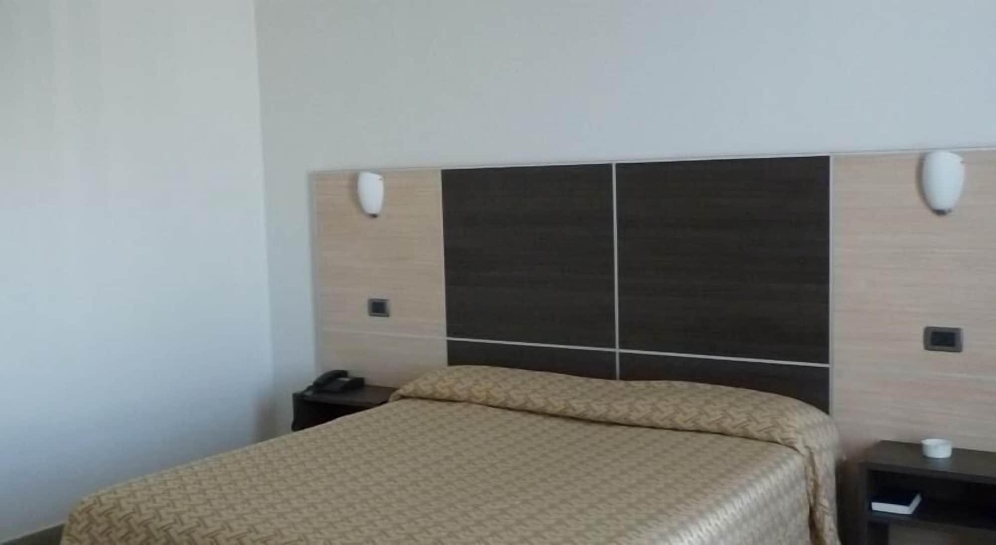 Hotel Lux โมดินา ภายนอก รูปภาพ