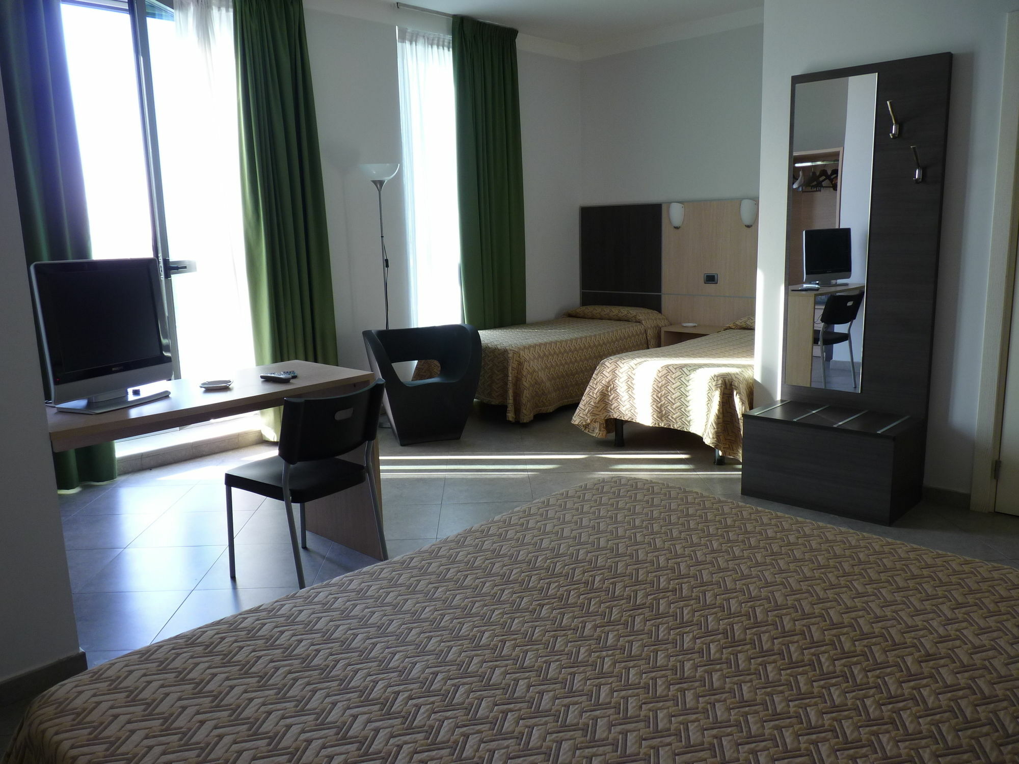 Hotel Lux โมดินา ภายนอก รูปภาพ